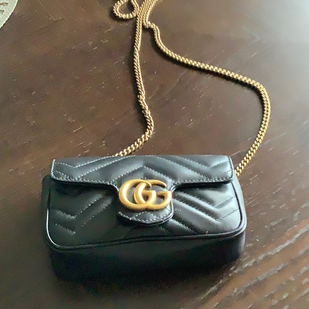 Gucci GG Marmont leather super mini bag in black & gold - Picture 2 of 13